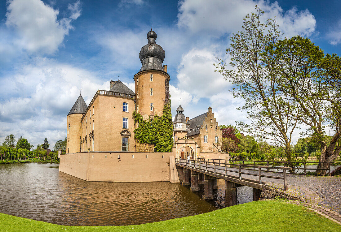Gemen Castle in Borken, Munsterland, North Rhine-Westphalia, Germany