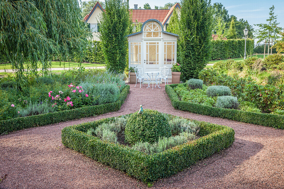 Small pavilion in the formal garden of Gut Kump, Hamm, North Rhine-Westphalia, Germany