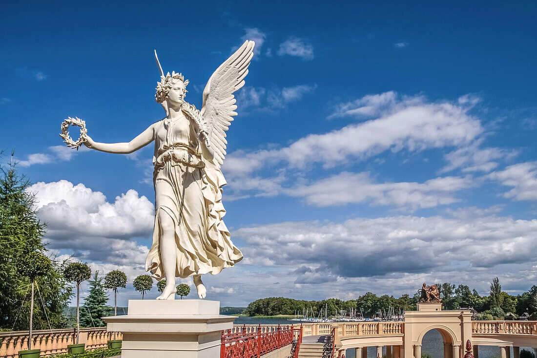 Engel im Schlossgarten von Schloss Schwerin, Schwerin, Mecklenburg-Vorpommern, Norddeutschland, Deutschland