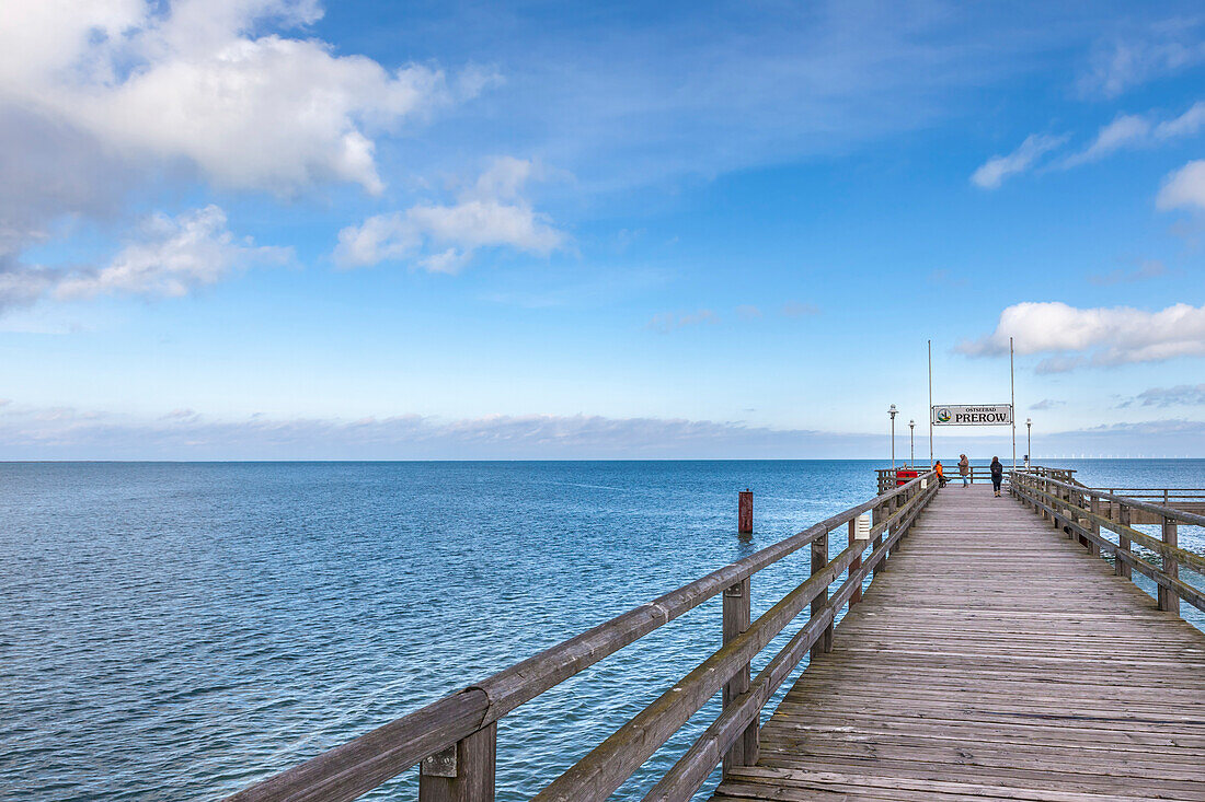 Seebrücke in Prerow, Mecklenburg-Vorpommern, Norddeutschland, Deutschland