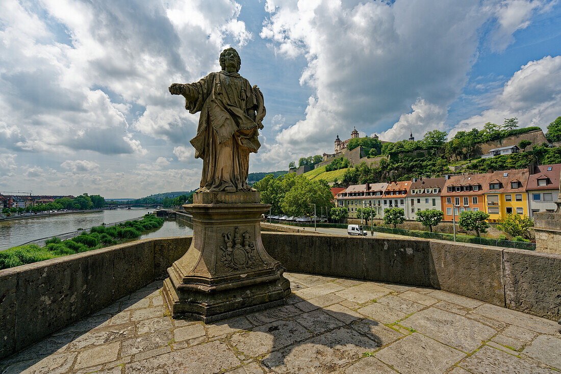 Alte Mainbrücke in Würzburg mit der Festung Marienberg, Unterfranken, Franken, Bayern, Deutschland