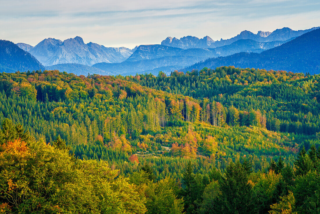 Blick von der Aidlinger Höhe in Richtung Bayerische Alpen, Aidling, Murnau, Bayern, Deutschland, Europa