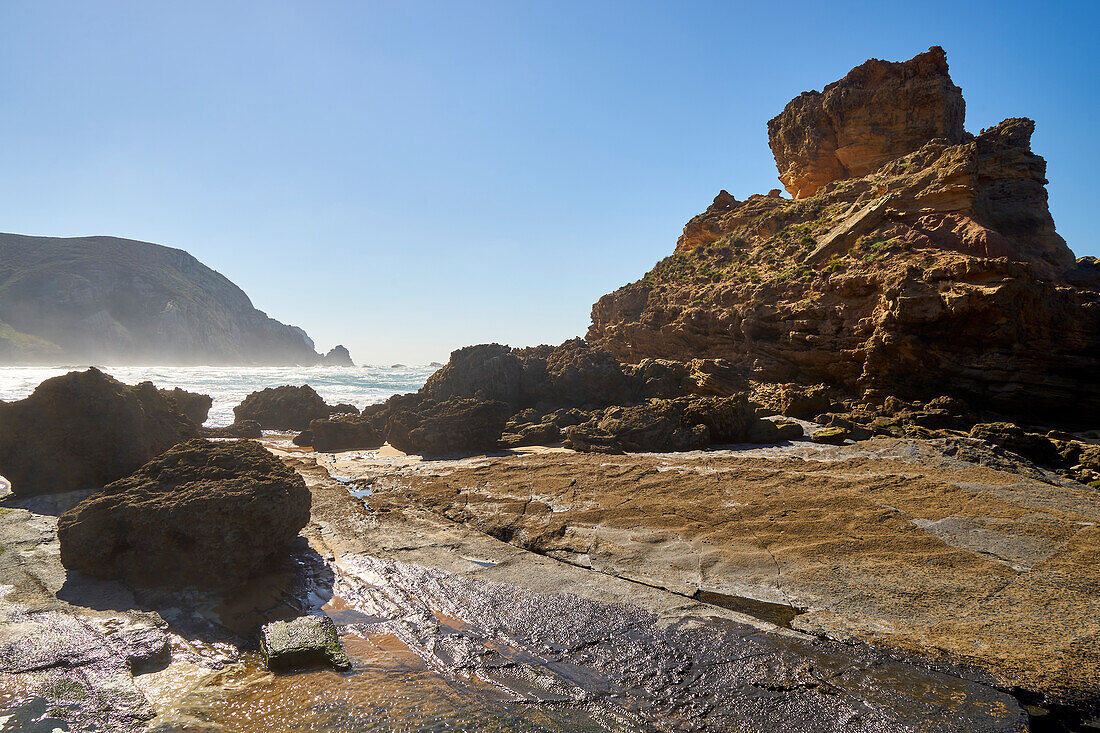 Praia da Cordoama und Praia do Castelejo am Atlantik in der Nähe von Vila do Bispo im Parque Natural do Sudoeste Alentejano e Costa Vicentina, Algarve, Barlavento, Westalgarve, Felsalgarve, Distrikt Faro, Portugal, Europa