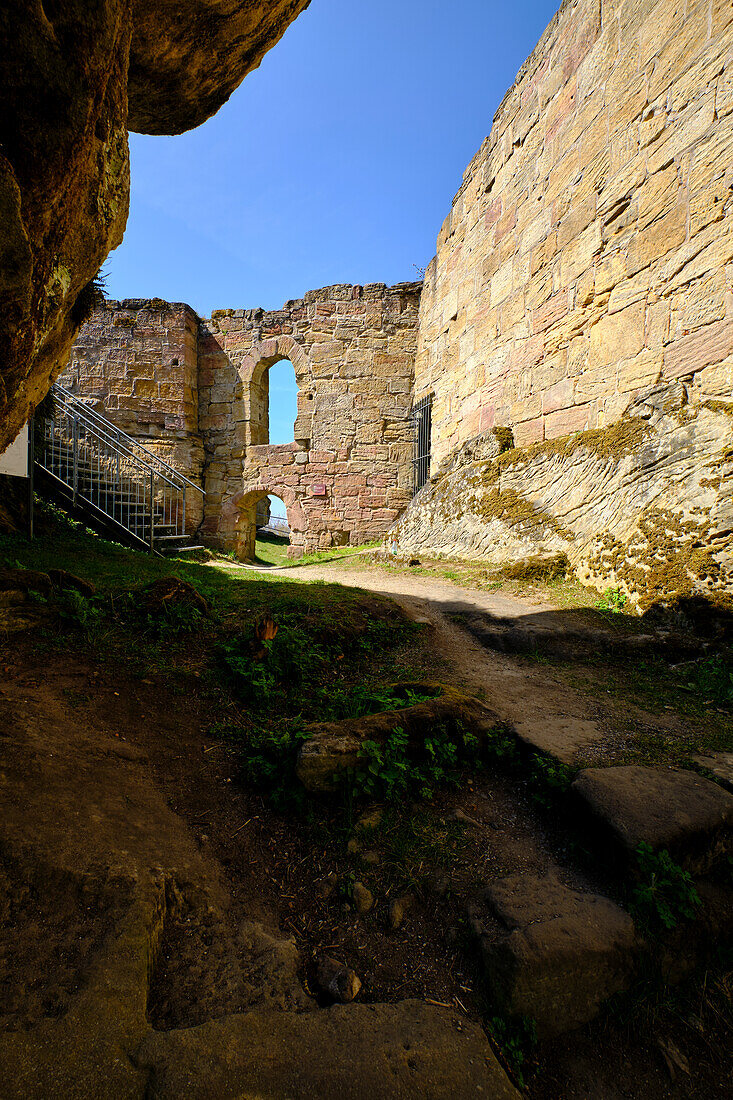 Ruine der Nordburg Lichtenstein in Lichtenstein, Naturpark Haßberge, Landkreis Hassberge, Unterfranken, Franken, Bayern, Deutschland