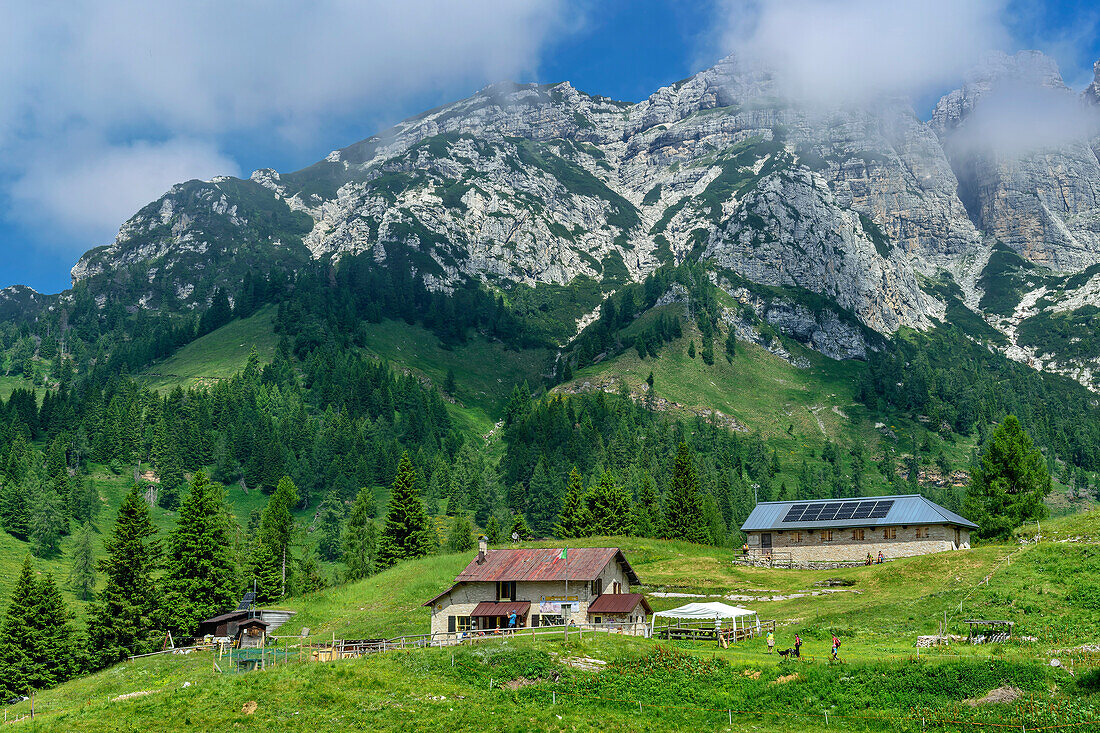 Rifugio Boz, Belluneser Höhenweg, Dolomites, Veneto, Veneto, Italy