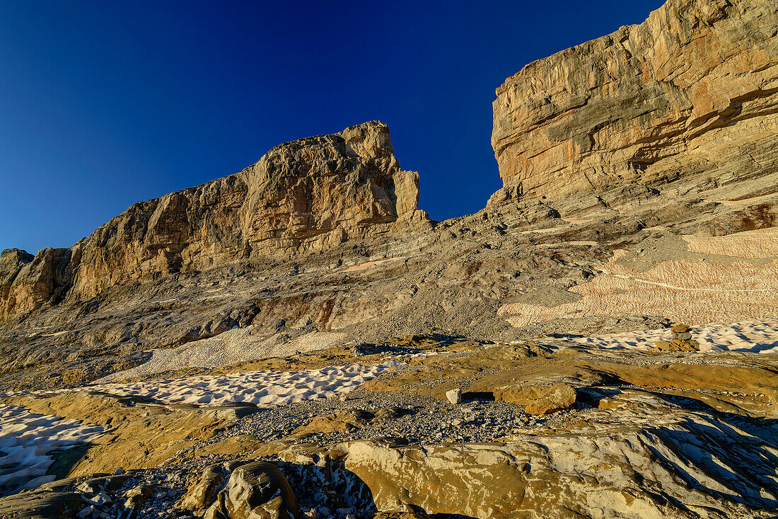 Rolandsbrecher above the Cirque de Gavarnie, Breche de Roland, Gavarnie, Pyrenees National Park, UNESCO World Heritage Site Pyrénées-Mont Perdu, Pyrenees, France