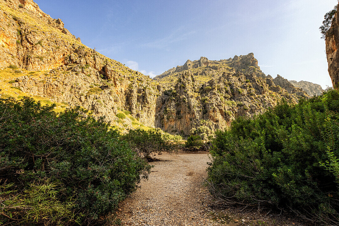 Wanderweg in der Schlucht Torrent de Pareis, Sa Calobra, Serra de Tramuntana, Nordküste, Mallorca, Spanien