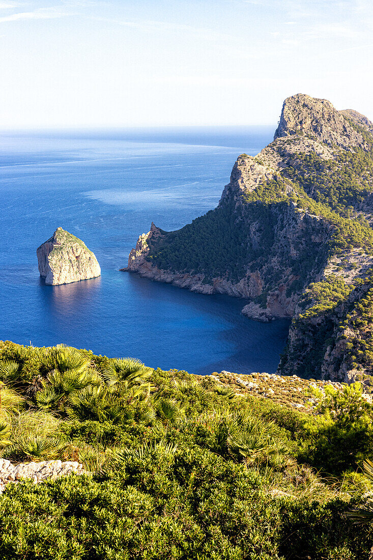 Blick auf die Insel Es Colomer, Halbinsel Formentor, Nordküste, Mallorca, Spanien