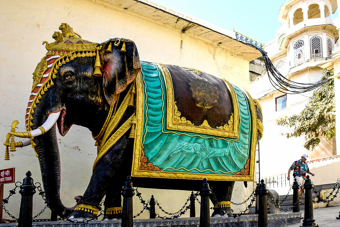Elefanten Statue im Stadtpalast, Udaipur, Rajasthan, Indien