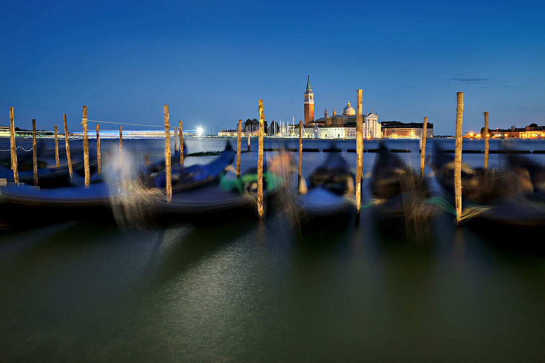 Nächtlicher Blick auf San Giorgio Maggiore, Venedig, Venetien, Italien