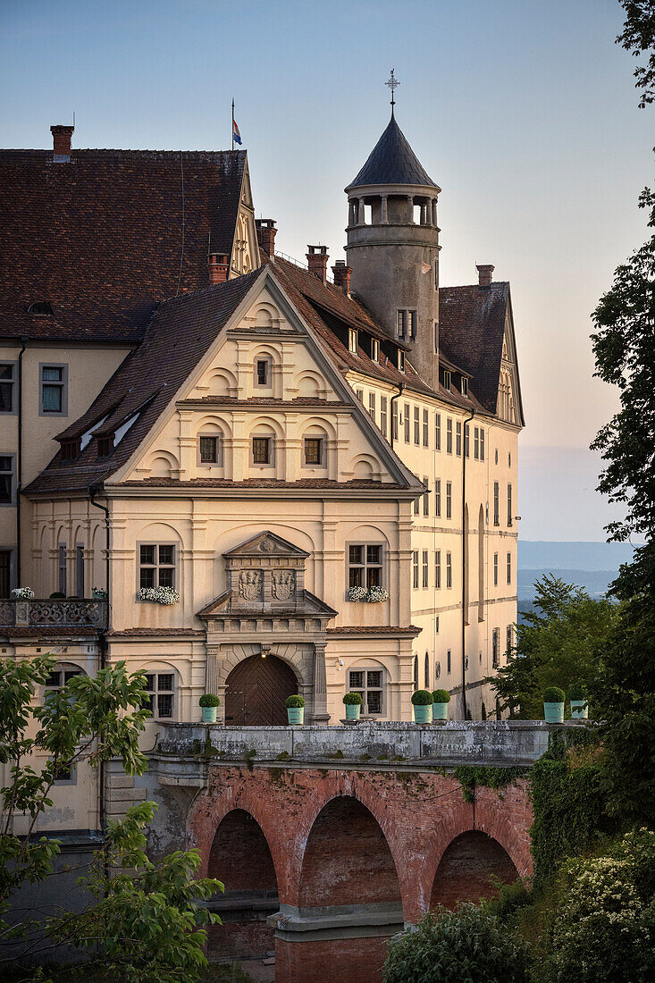 Brücke über Burggraben zum Schloss Heiligenberg, Bodenseekreis, Linzgau, Baden-Württemberg, Deutschland, Europa