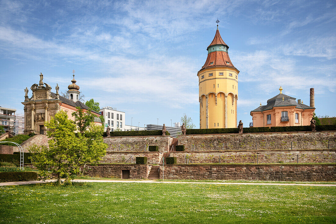 Einsiedelner Kapelle, Wasserturm und Pagodenburg im Murgpark, Rastatt, Baden-Württemberg, Deutschland, Europa