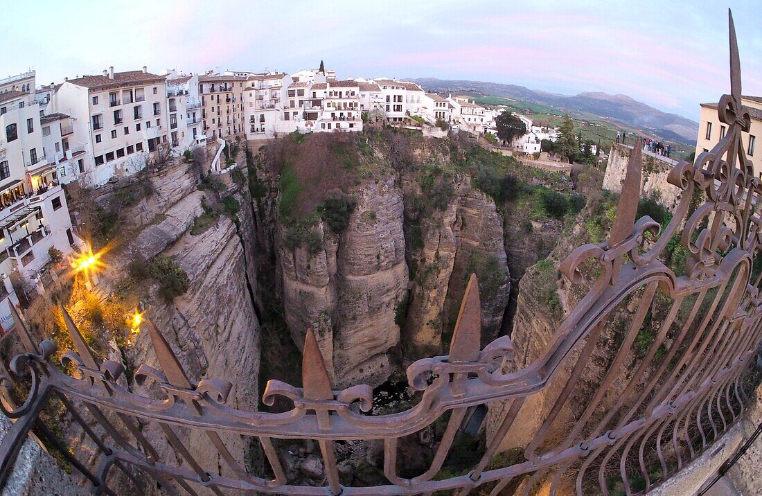 Blick von der neuen Brücke, Ronda, Straße der weißen Dörfer, Andalusien, Spanien