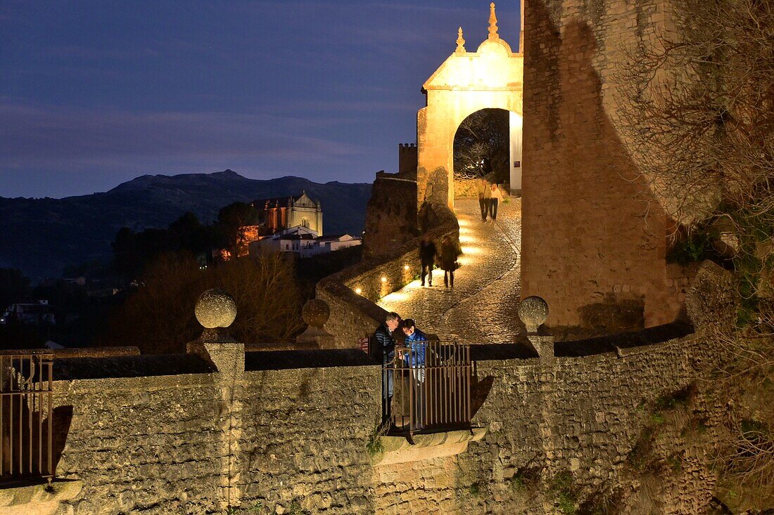 Abends unter der Altstadt, Ronda, Straße der weißen Dörfer, Andalusien, Spanien