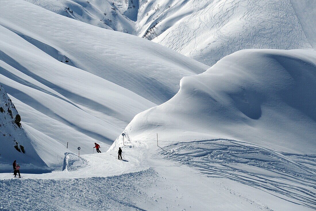 Skigebiet über Zürs am Arlberg, Winter im Vorarlberg, Österreich