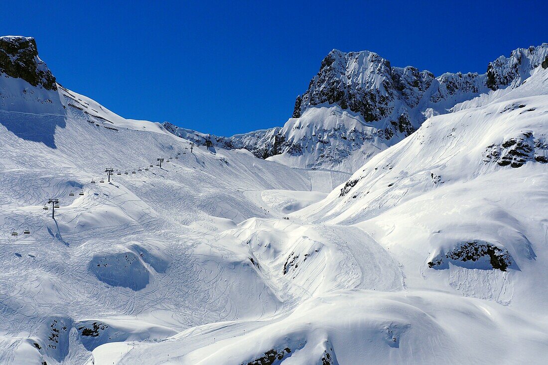 in the ski area above Zurs am Arlberg, winter in Vorarlberg, Austria