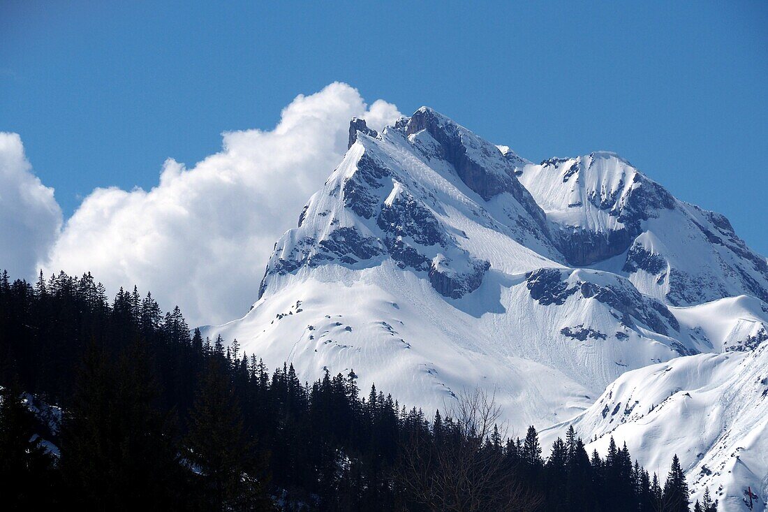 Die Rote Wand, Landschaft bei Zug bei Lech am Arlberg, Winter im Vorarlberg, Österreich