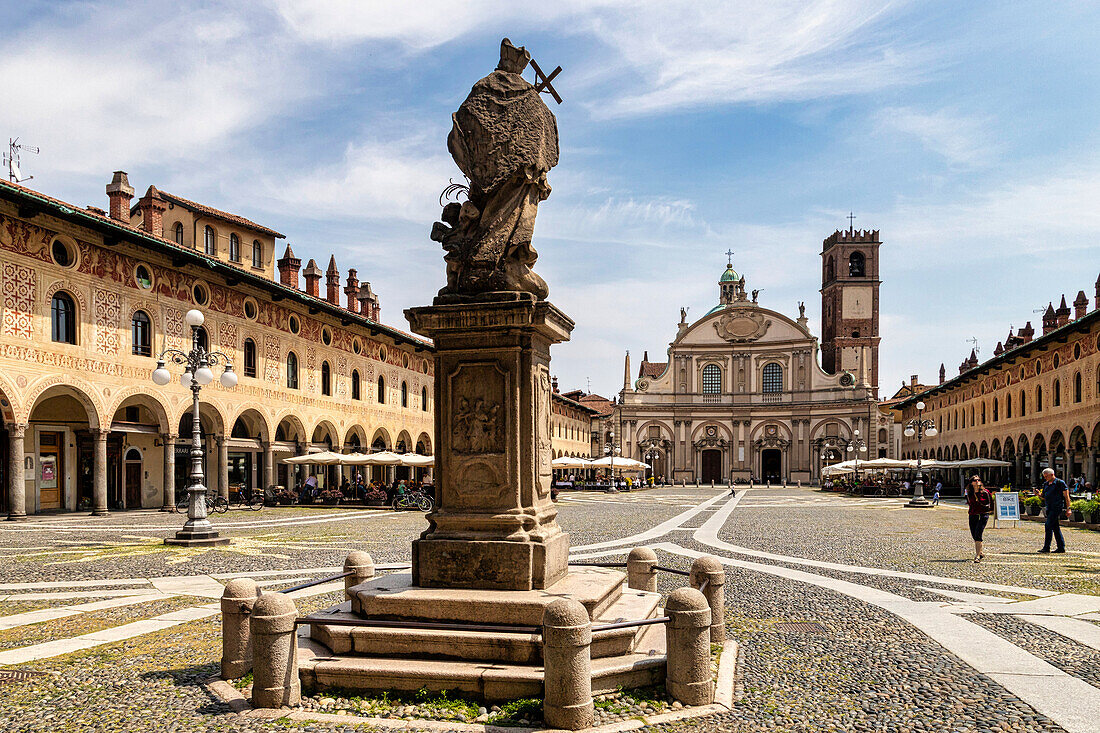 Piazza ducale, Herzogsplatz, Vigevano, Provinz Pavia, Lombardei, Italien