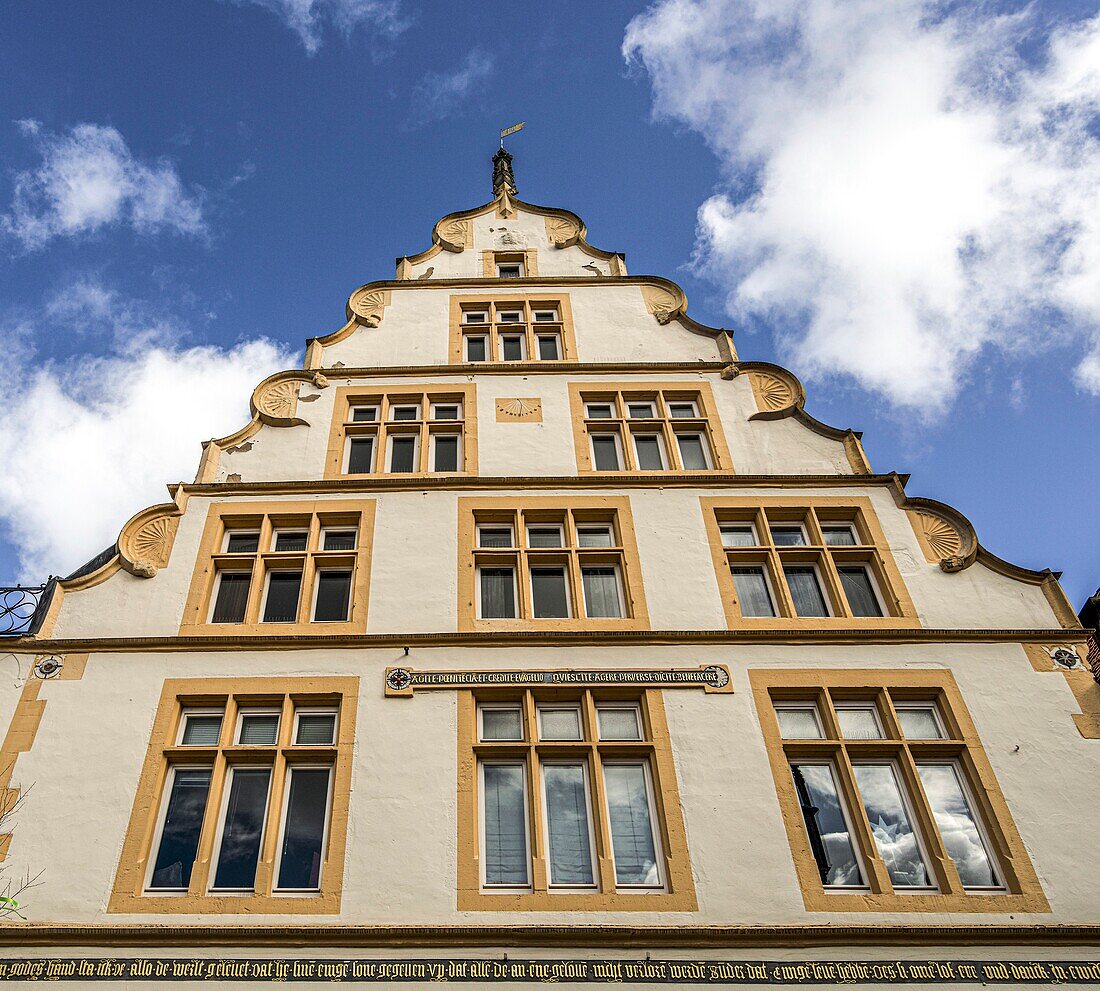 Spätgotisches Steingiebelhaus (1556) Mittelstraße 56, Altstadt von Lemgo, Nordrhein-Westfalen, Deutschland