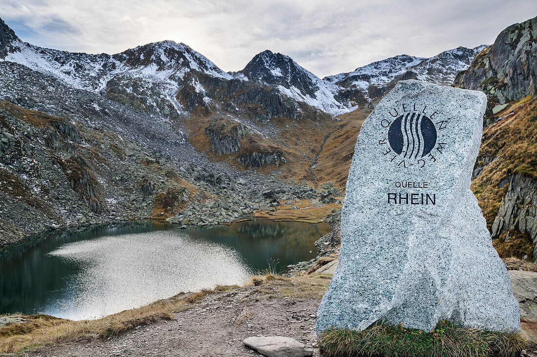 Denkmal Rheinquelle mit Tomasee, Rheinquelle, Oberalppass, Gotthardgruppe, Graubünden, Schweiz