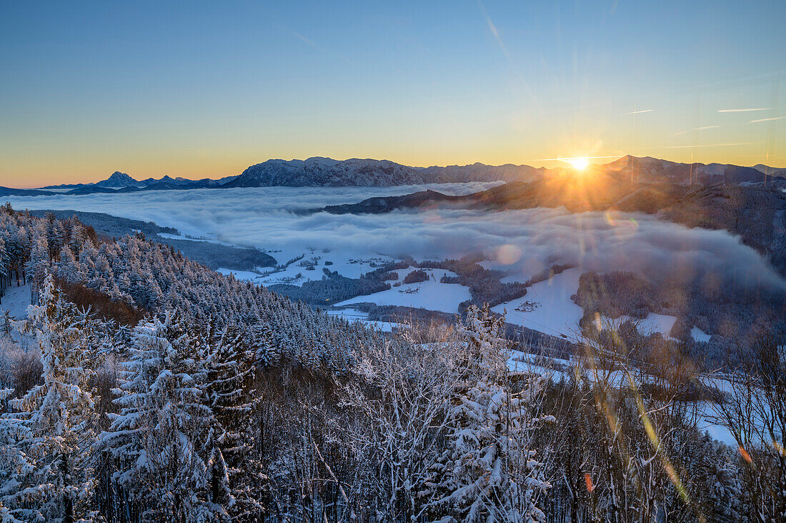 Sonnenaufgang am Aussichtsturm Kulmspitz mit Blick auf Salzkammergutberge, Kulmspitze, Mondsee, Salzkammergut, Salzkammergutberge, Salzburg, Österreich