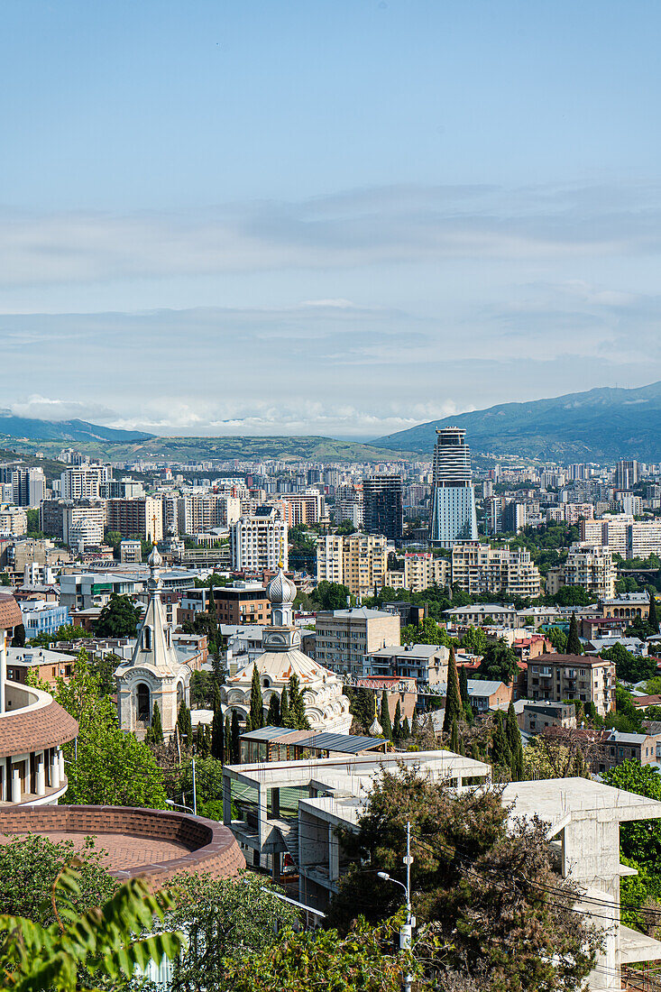 Das Stadtbild von Tiflis vom Mtatsminda Hügel aus gesehen, Georgien, Europa