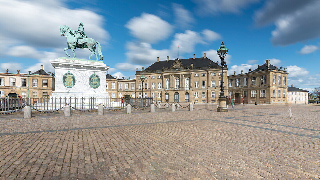 Brockdorff Palace, also Frederik VIII Palace, equestrian statue of Frederik V, Amalienborg Palace, Copenhagen, Denmark
