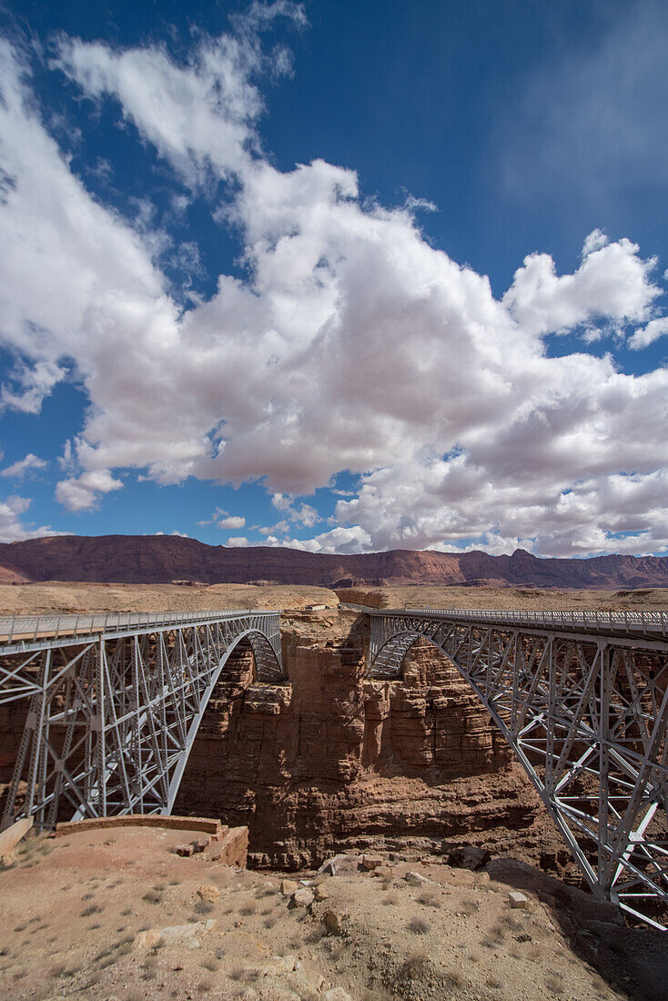 Navajo-Brücke über den Colorado River an der Grenze zwischen Arizona und Utah.