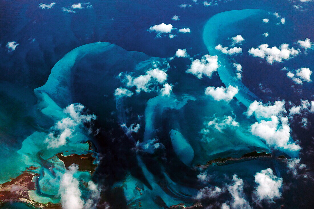 Luftfoto von Stroud Cay und vorgelagerten Sandbänken, Exumas Cays, Exuma Island, Bahamas