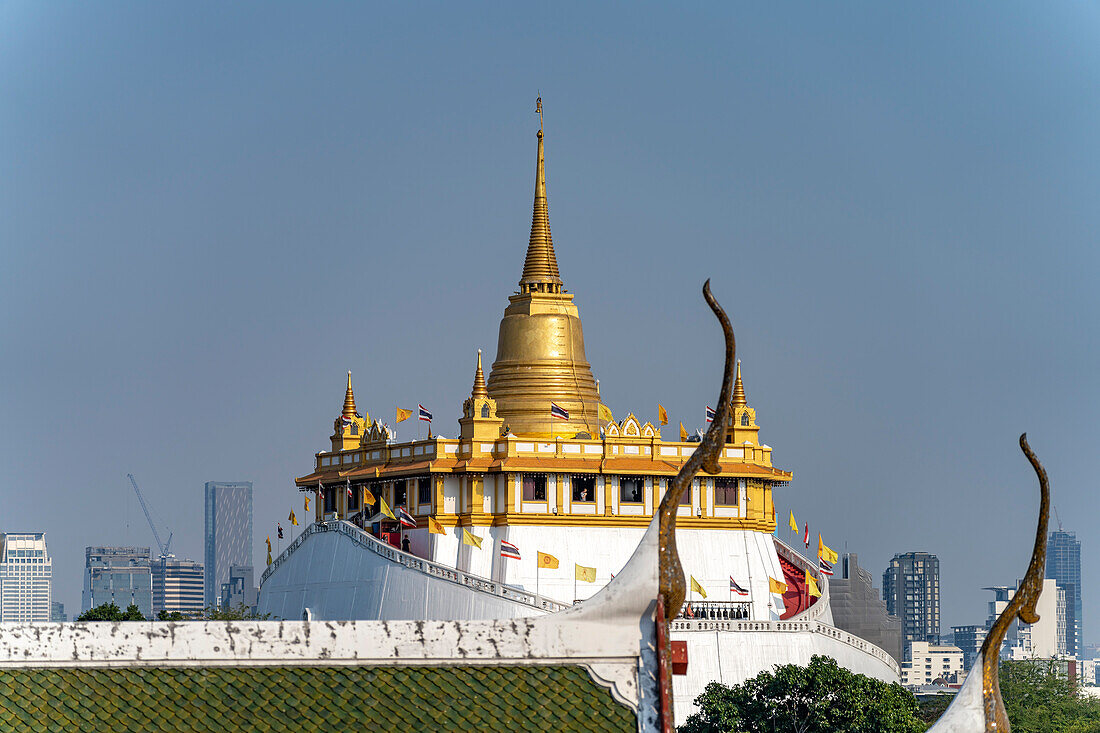 Golden chedi of the Buddhist temple complex Wat Saket or Temple of the Golden Mount, Golden Mount Temple, Bangkok, Thailand, Asia
