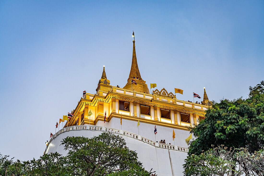 The Buddhist temple complex of Wat Saket or Temple of the Golden Mount, Golden Mount Temple, Bangkok, Thailand, Asia