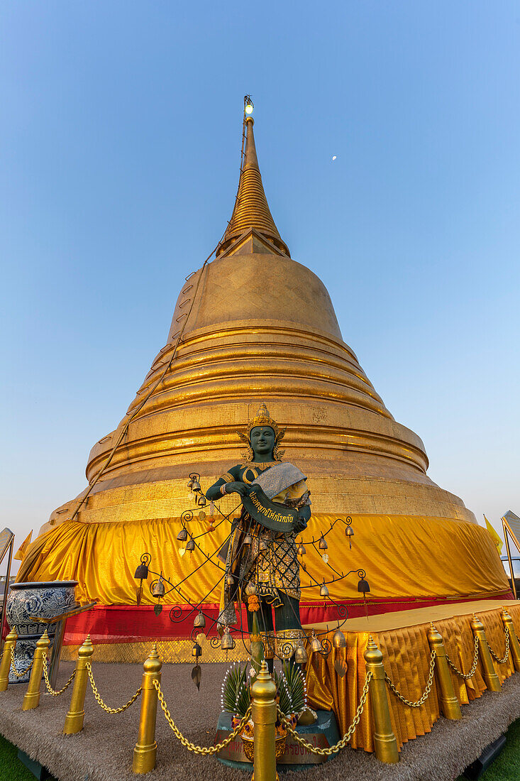 Golden chedi of the Buddhist temple complex Wat Saket or Temple of the Golden Mount, Golden Mount Temple, Bangkok, Thailand, Asia