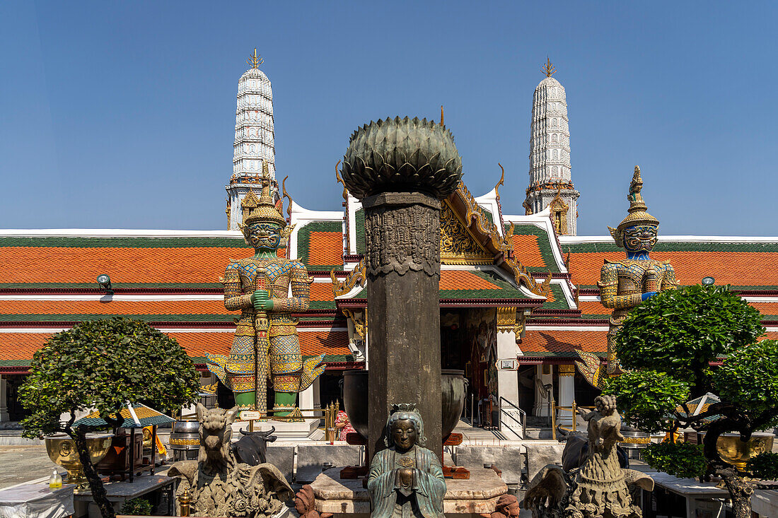 Wat Phra Kaeo, der buddhistische Tempel des Königs im alten Königspalast, Großer Palast Bangkok, Thailand, Asien  