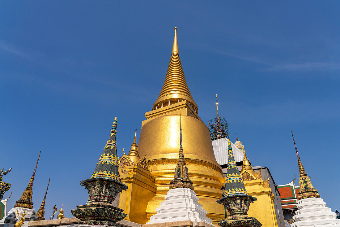Golden Phra Sri Rattana Chedi in Wat Phra Kaeo, the King's Buddhist Temple, Grand Palace Bangkok, Thailand, Asia