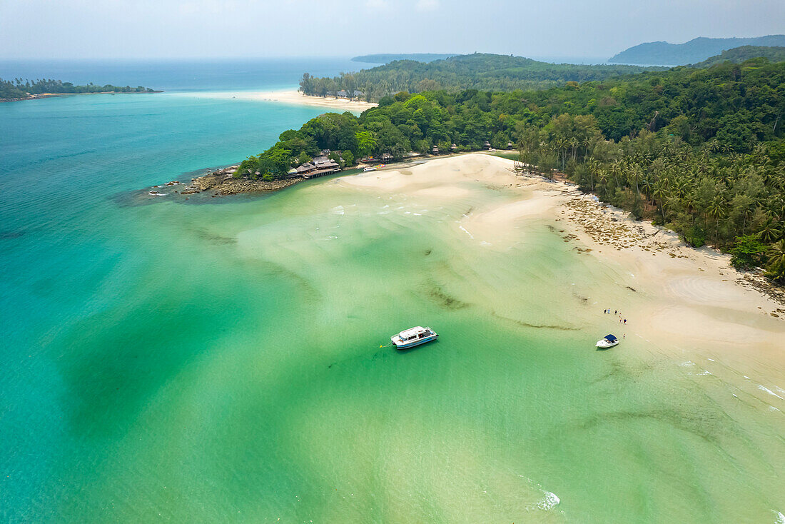 Luftbild vom Strand Khlong Yai Kee Beach, Insel Ko Kut oder Koh Kood im Golf von Thailand, Asien