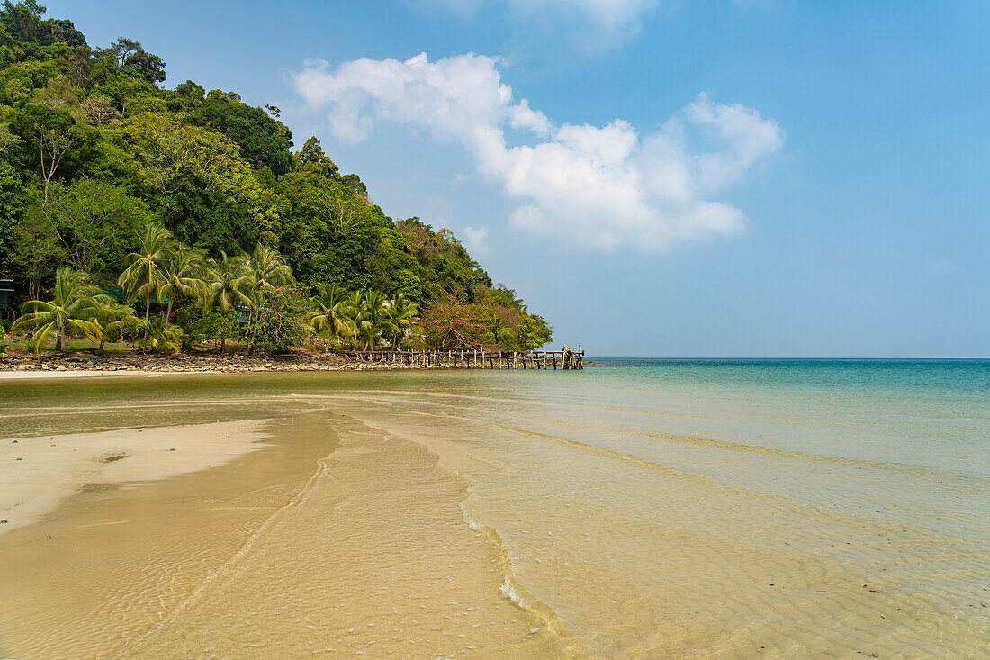 Strand und Bucht von Bang Bao, Insel Ko Kut oder Koh Kood im Golf von Thailand, Asien  