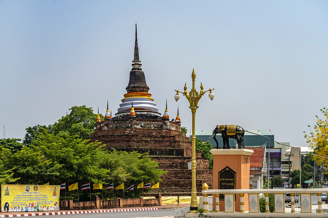 Der buddhistische Tempel Wat Ratchaburana, Phitsanulok, Thailand, Asien 