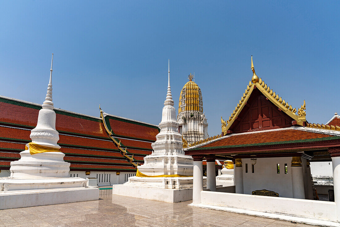 Prang and chedi of the Buddhist temple of Wat Phra Si Rattana Mahathat in Phitsanulok, Thailand, Asia