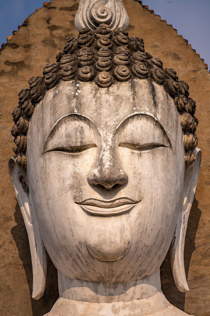 Buddha head in central Buddhist temple Wat Mahathat, UNESCO World Heritage Sukhothai Historical Park, Thailand, Asia