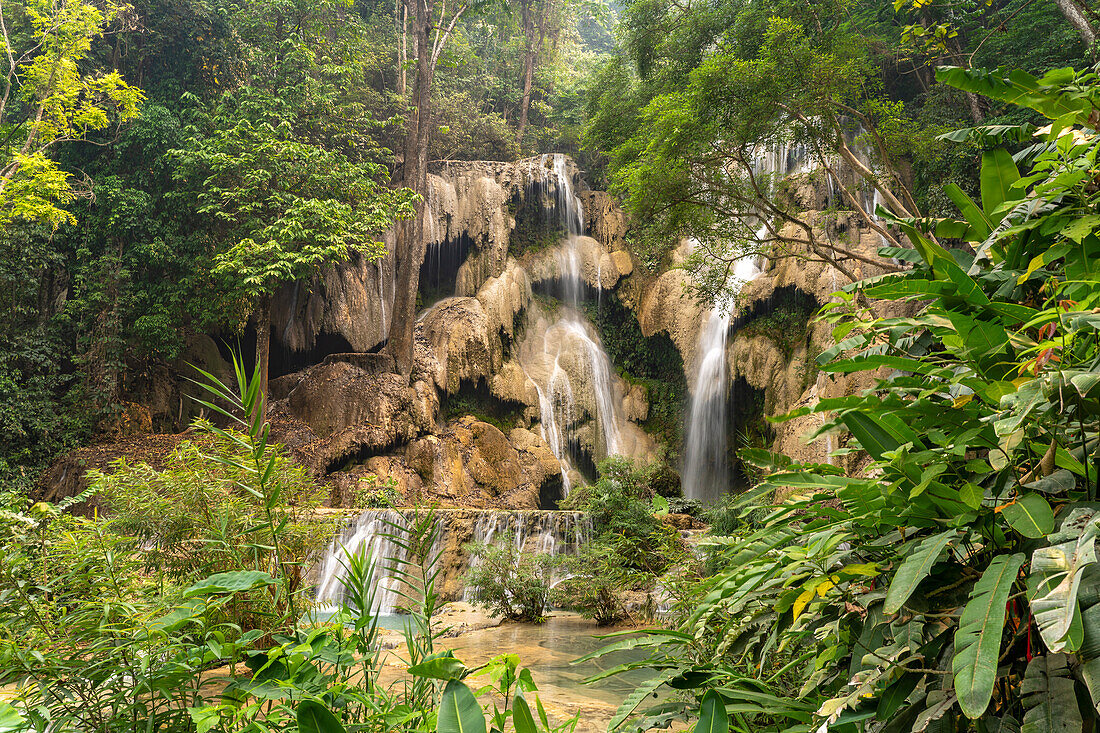 Der mehrstufige Kuang Si Wasserfall bei Luang Prabang, Laos, Asien