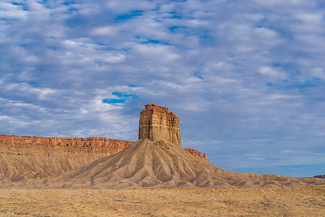 Erodierter Sandstein Mesa in der Wüste von New Mexico.