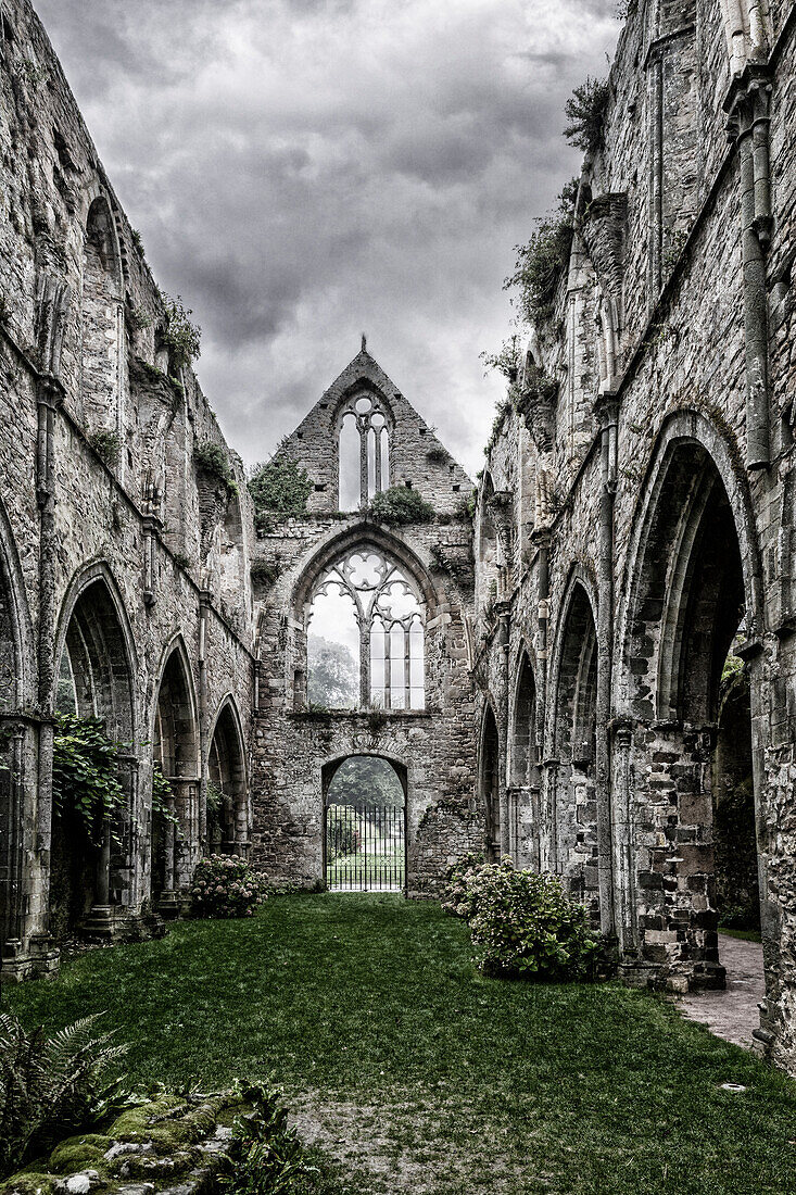 Frankreich, Bretagne, Paimpol, Abbaye, Ruine, Gewitterstimmung