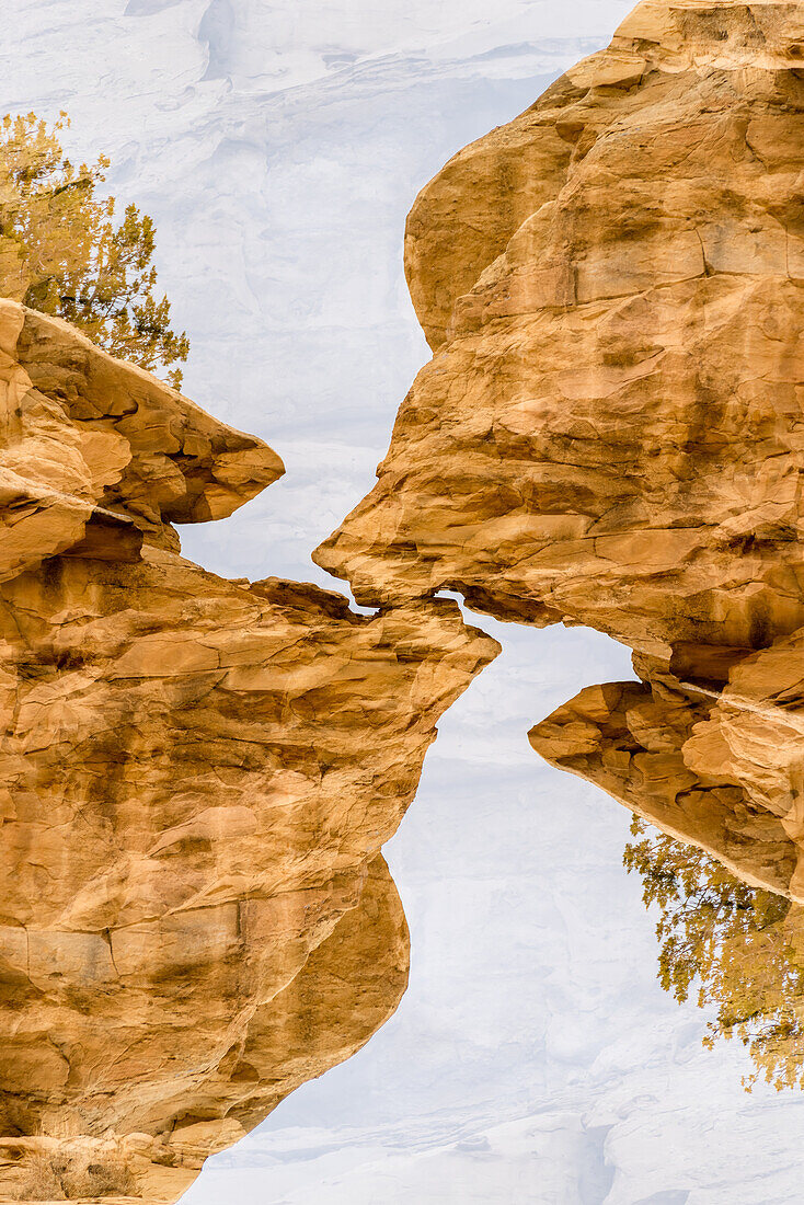 Doppelbelichtung von Sandsteinfelsformationen im Chaco Culture National Historical Park im Norden von New Mexico.