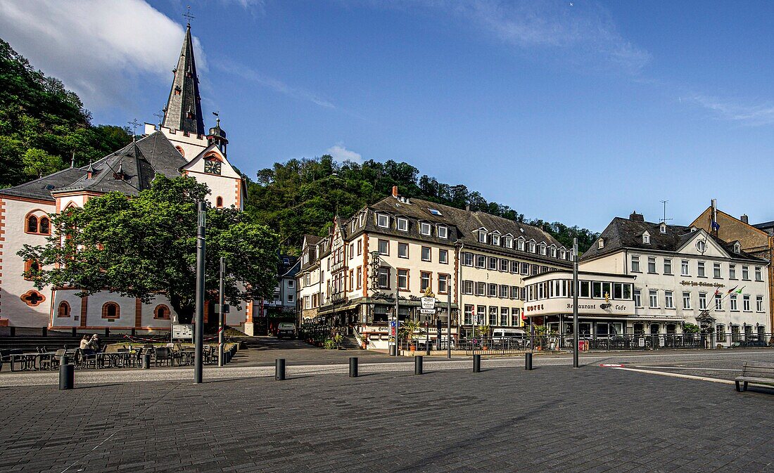 Late Gothic Evangelical Collegiate Church and Hotel am Markt, St. Goar, Upper Middle Rhine Valley, Rhineland-Palatinate, Germany