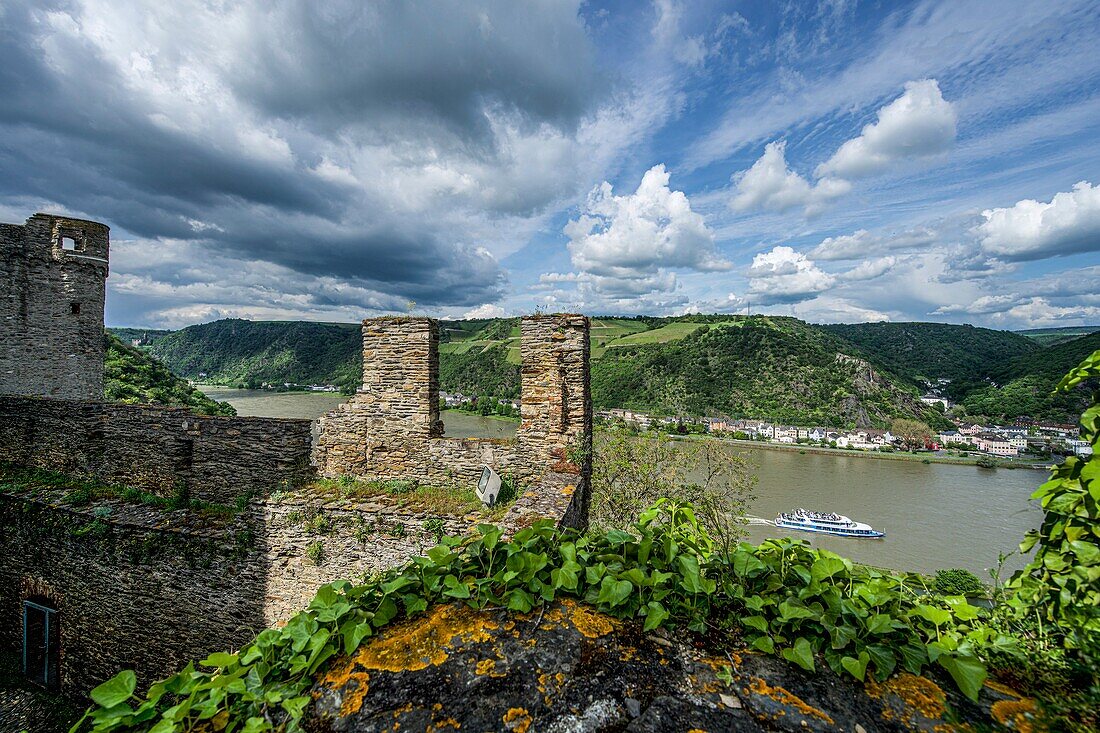 View from the ruins of Rheinfels Castle onto a pleasure boat and the Rhine Valley near St. Goarshausen, St. Goar, Upper Middle Rhine Valley, Rhineland-Palatinate, Germany