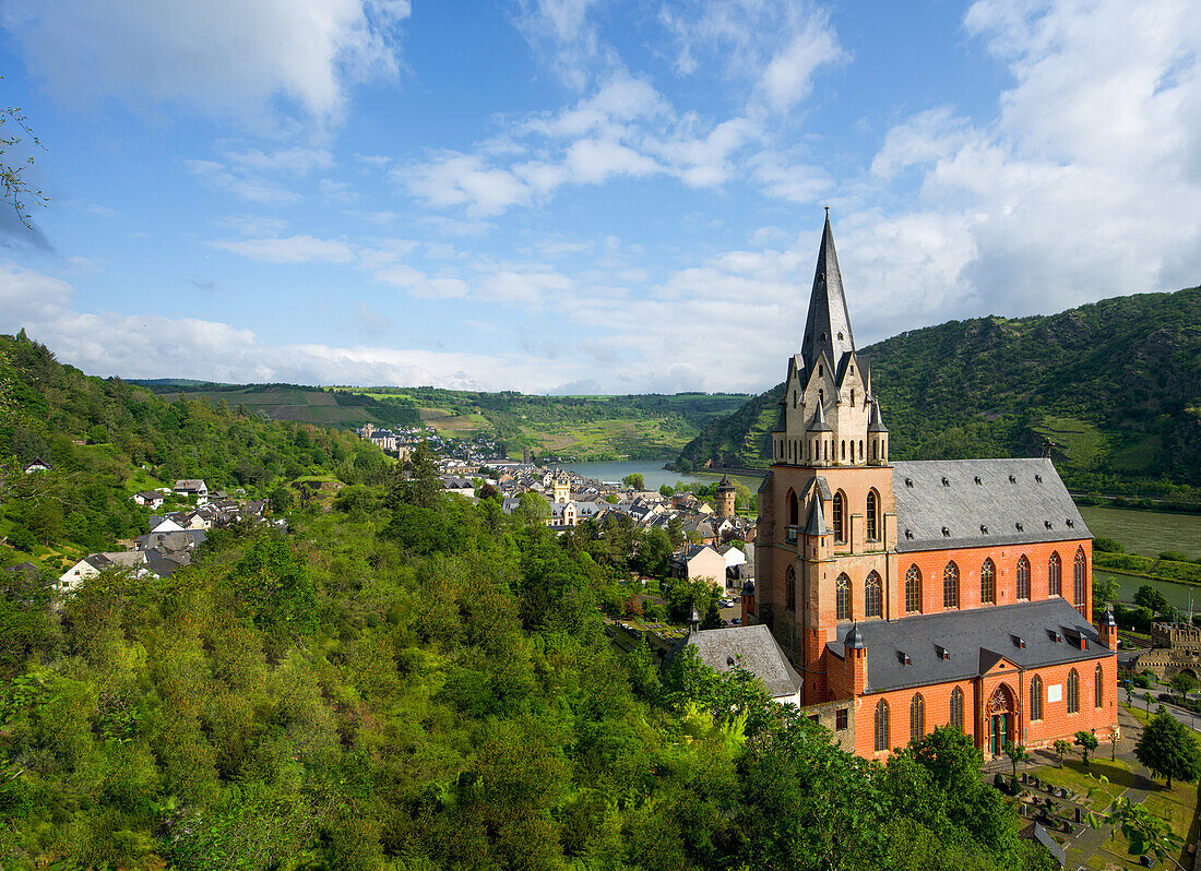 Blick auf die Altstadt von Oberwesel mit der Liebfrauenkirche, Oberes Mittelrheintal, Rheinland-Pfalz, Deutschland