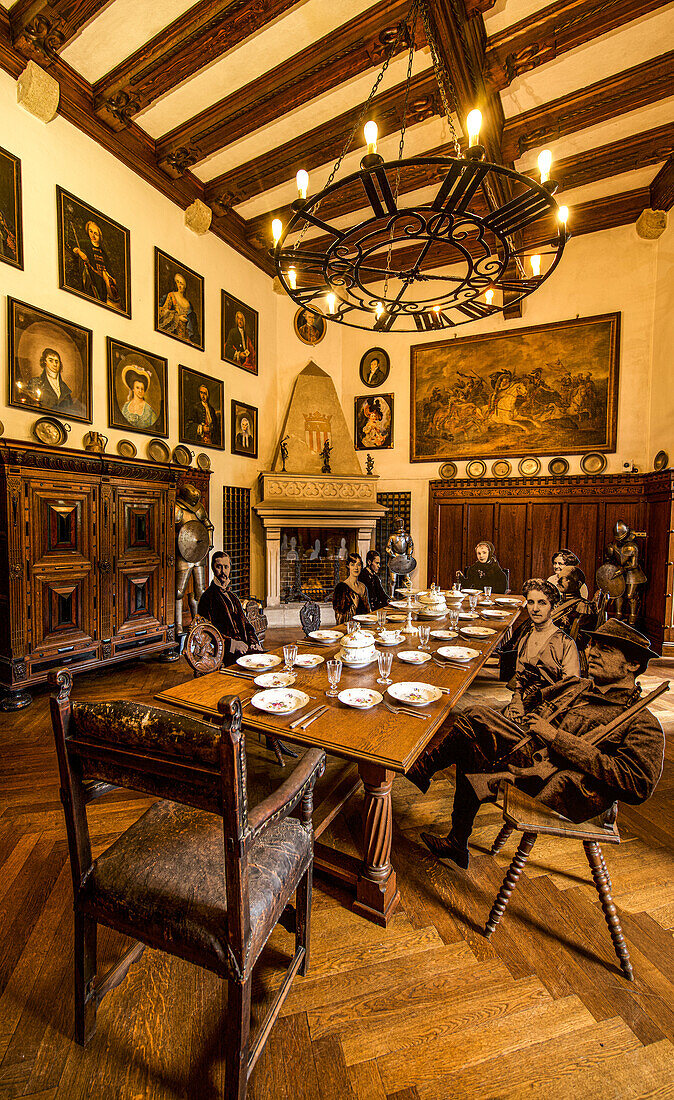 Speisesaal mit Ahnengalerie, Burg Reichenstein, Trechtingshausen, Oberes Mittelrheintal, Rheinland-Pfalz, Deutschland