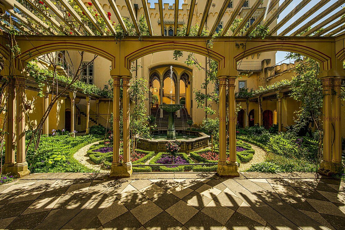Pergola garden with a view of the fountain and arcade hall, Stolzenfels Castle, Koblenz, Upper Middle Rhine Valley, Rhineland-Palatinate, Germany