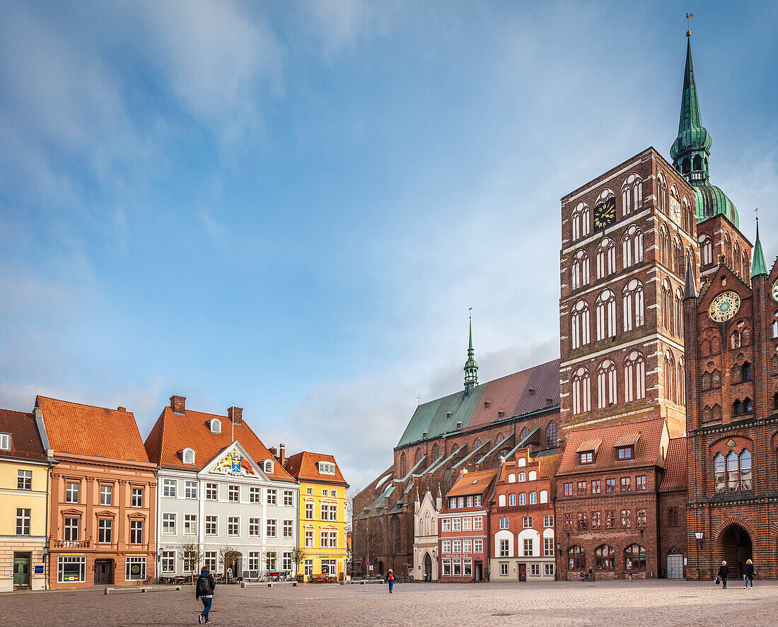 Alter Markt mit Nikolaikirche, Stralsund, Mecklenburg-Vorpommern, Ostsee, Norddeutschland, Deutschland