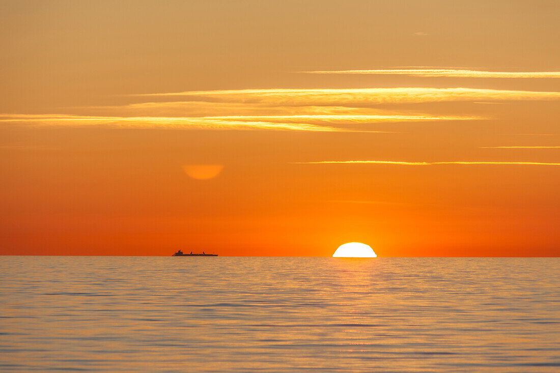 Sonnenuntergang am Darßer Weststrand, Mecklenburg-Vorpommern, Ostsee, Norddeutschland, Deutschland